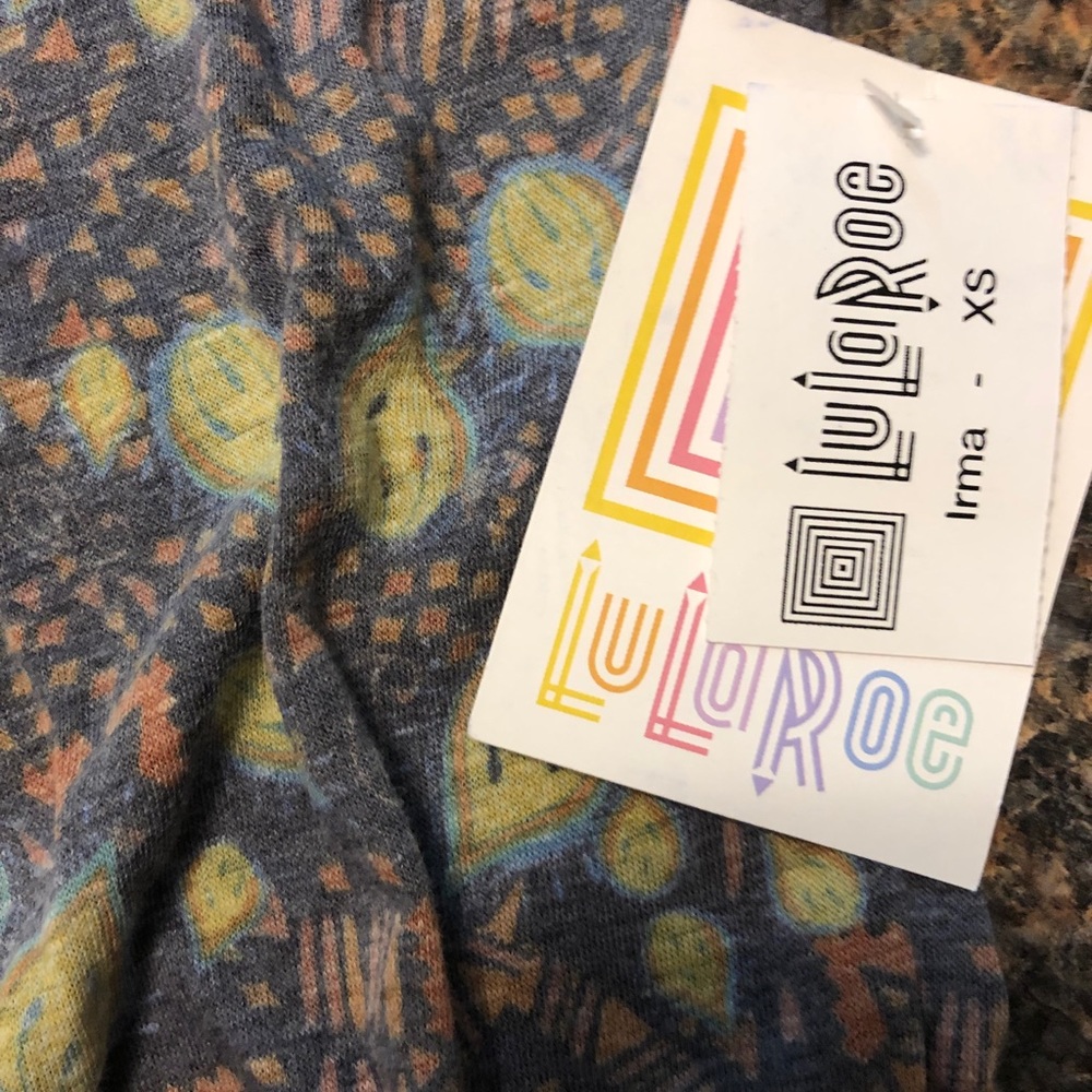 Lularoe Irma Tee (XS)
